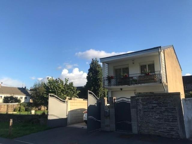 La Rose Sur Meuse Villa Haybes Exterior photo